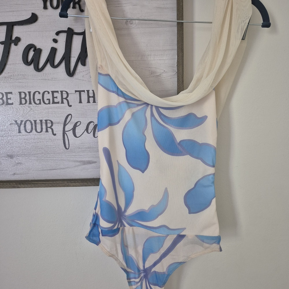 Elegant Blue and Cream Floral Bodysuit - Picture 2 of 11